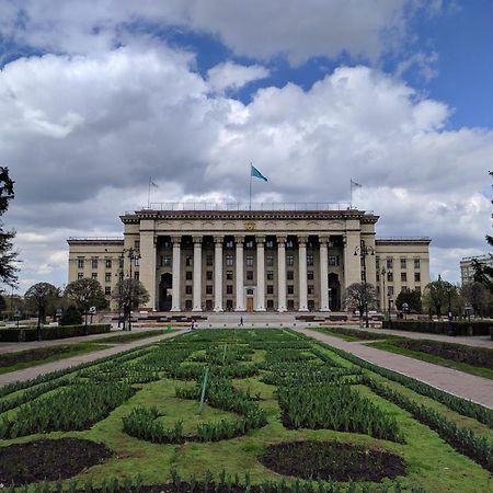 Nadezhda Apartments On The Nauryzbai Batyr 82 Almaty Bagian luar foto