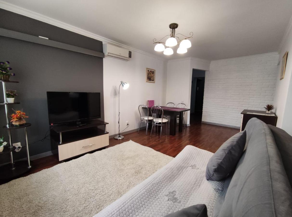Nadezhda Apartments On The Nauryzbai Batyr 82 Almaty Bagian luar foto