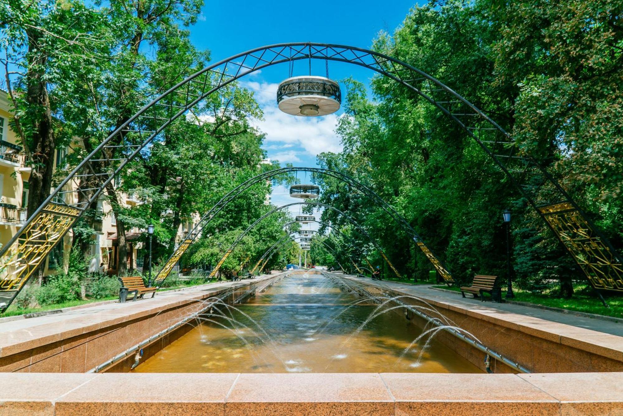 Nadezhda Apartments On The Nauryzbai Batyr 82 Almaty Bagian luar foto