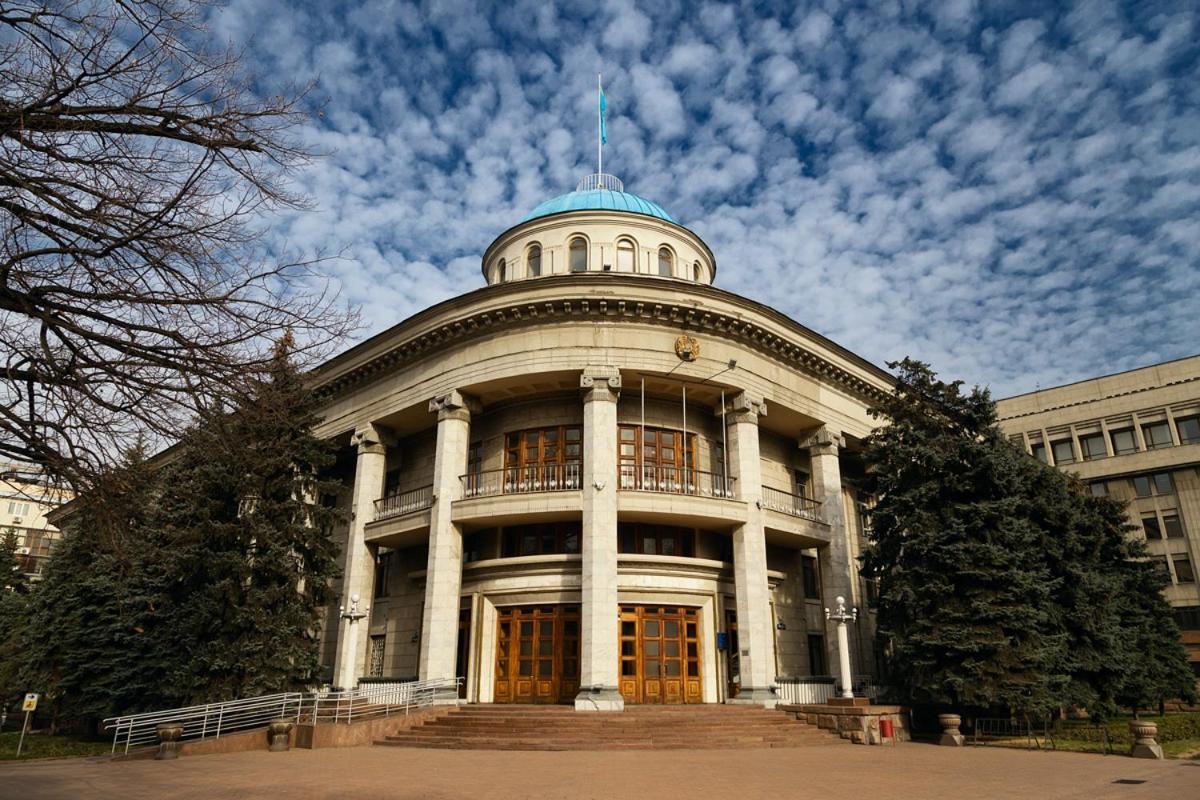 Nadezhda Apartments On The Nauryzbai Batyr 82 Almaty Bagian luar foto